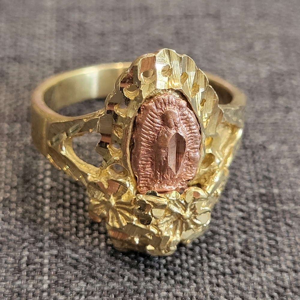 Vintage  Gold Virgin Mary Ring with Flowers. Estate Jewelry. Make Offer